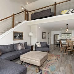 Gorgeous Vacation Chalet: Hot Tub, Wood Stove