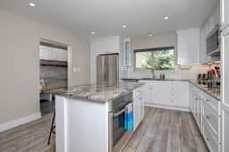 Gorgeous Vacation Chalet: Hot Tub, Wood Stove - Image 3