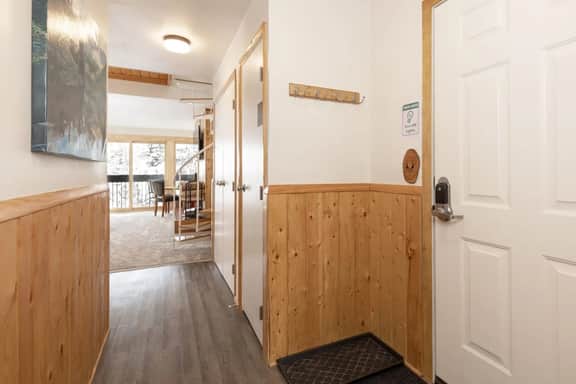 Cozy Slope-Side Stillwater 2 Bedroom #1025 Resort Base Area - Image 3