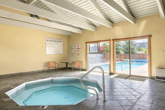 Boutique Golf Course Studio: Pool, Hot Tub - Image 2